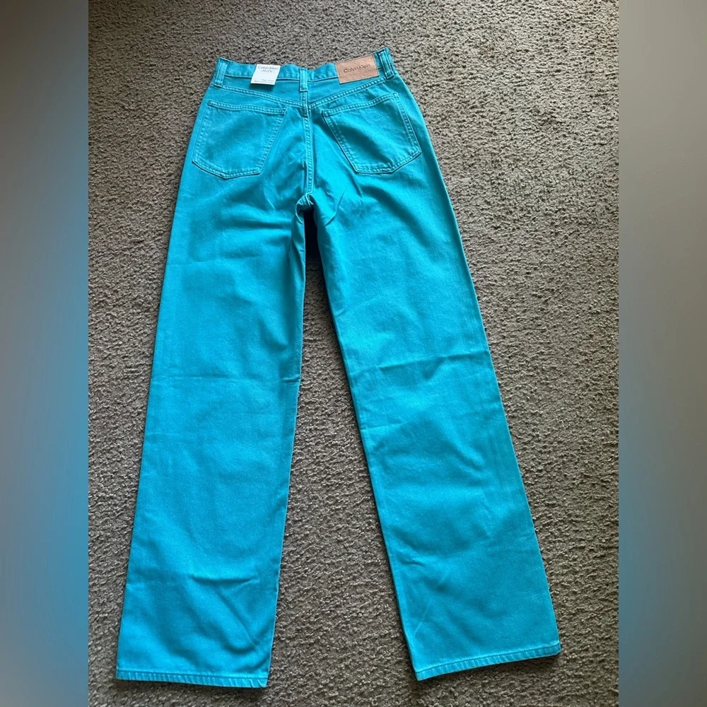 Calvin Klein High Waist Relaxed Straight
Jeans - Size W30 - Teal - NWT - Picture 3 of 4